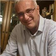 Professore impartisce lezioni di matematica, fisica e informatica dal I al V anno per Licei, Istituti Tecnici e AFM, online e in presenza